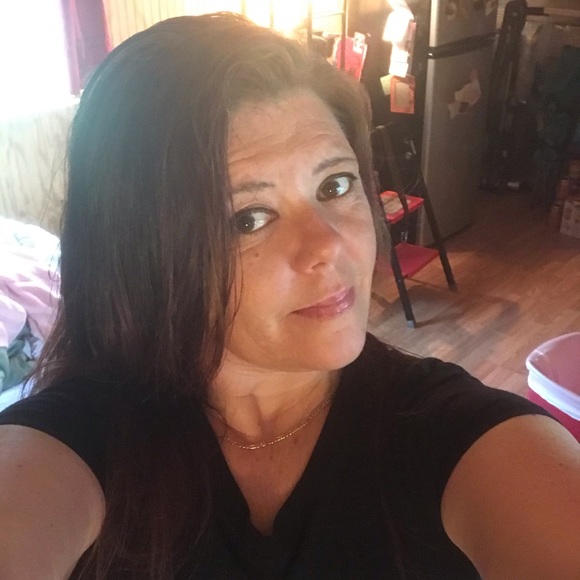 Meet your Posher, Janet - Picture 2 of 8